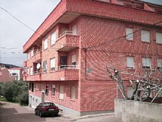 Vivienda en pueblo con buenas comunicaciones, distribuida en dos dormitorios, salón, cocina, baño. necesita re ... Vivienda en pueblo con buenas comunicaciones, distribuida en dos dormitorios, salón, cocina, baño. necesita re ...