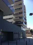 Plaza de aparcamiento en edificio de obra nueva y con locales disponibles en la planta baja. está junto al par ...