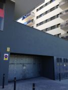 Plaza de aparcamiento en edificio de obra nueva y con locales disponibles en la planta baja. está junto al par ...