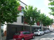 Piso de 2 dormitorios, 1 baño, salón, cocina independente y terraza. se trata de un piso muy luminoso y con bu ...