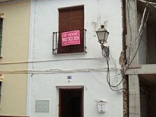 Vivienda adosada en el centro del pueblo, amplias y luminosas habitaciones, buenas comunicaciones. zona muy tr ... Vivienda adosada en el centro del pueblo, amplias y luminosas habitaciones, buenas comunicaciones. zona muy tr ...
