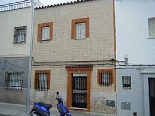 Casa de dos plantas para reformar en barriada federico mayo. la planta baja dispone de salón, cocina, baño, un ... Casa de dos plantas para reformar en barriada federico mayo. la planta baja dispone de salón, cocina, baño, un ...