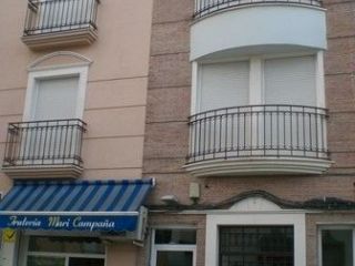 Piso de 82 m2 seminuevo, con salón, dos dormitorios, cocina y baño. primeras calidades, armarios empotrados, m ... Piso de 82 m2 seminuevo, con salón, dos dormitorios, cocina y baño. primeras calidades, armarios empotrados, m ...