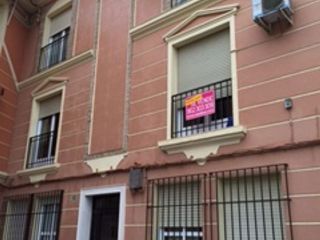 Vivienda de 3 dormitorios de calidades medias, amplias habitaciones, junto a comercios y mercadona. buenas com ... Vivienda de 3 dormitorios de calidades medias, amplias habitaciones, junto a comercios y mercadona. buenas com ...