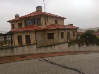 Casa en venta en <span class="calle-name">c. los robles Casa en venta en <span class="calle-name">c. los robles