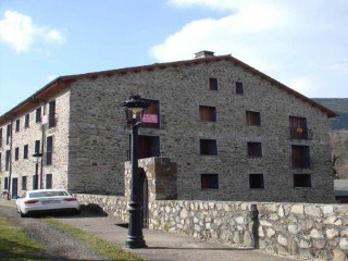 Piso, local y garaje en C/ Azarrulla, Ezcaray (La Rioja)