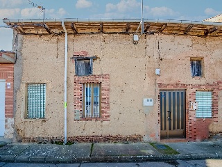 Casa adosada en Estébanez de la Calzada