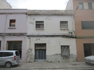 Casa y local en Cr Denia, Oliva (Valencia)