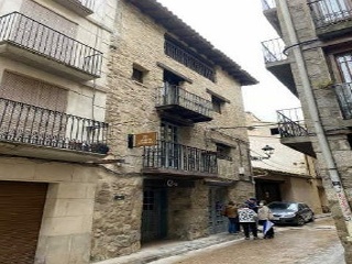 Casa adosada en C/ Santiago Hernández en Valderrobres - Teruel -