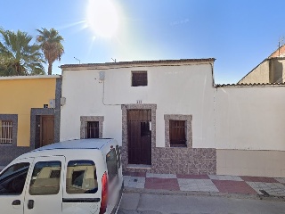 Casa adosada en C/ Ramón y Cajal nº 144