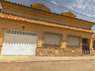 Casa adosada en C/ Saavedra Fajardo