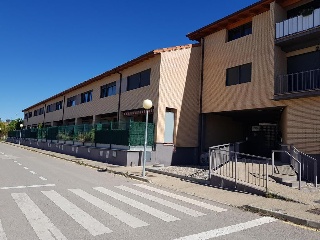 Edificio de viviendas, plazas de garaje y trasteros en Rodezno