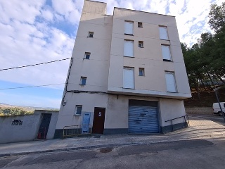 Edificio de viviendas y plazas de garaje en Flix , Tarragona