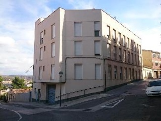 Edificio de viviendas y plazas de garaje en Flix , Tarragona