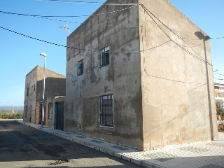 Adosado en calle San José Obrero (Alcalá del Rio)