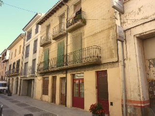 Edificio en C/ Pont, Manlleu (Barcelona)