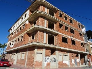 Local en construcción detenida en C/ Las Flores