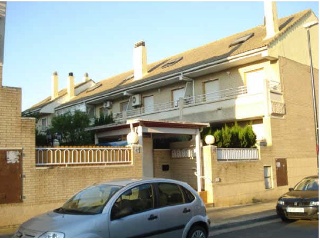 Casa adosada en C/ Mayor (Garrapinillos)