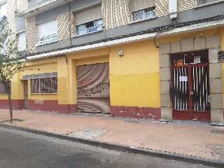 Locales en C/ Cantín y Gamboa