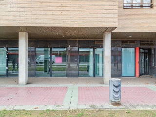 Local comercial en Av Gómez de Avellaneda - Zaragoza -