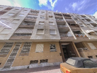 Vivienda y plaza de garaje en Torrevieja (Alicante/Alacant)