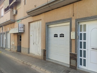 Locales y plaza de garaje en C/ Bolivia