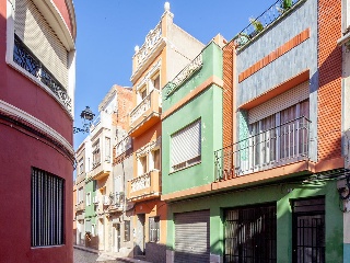 Vivienda situada en Alzira - Valencia.