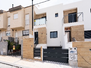 Casa adosada en construcción