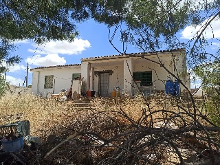 Terreno con edificación