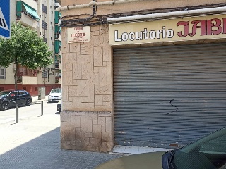 Local comercial en C/ Lluis Creus - Sabadell -