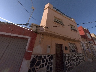 Casa adosada en calle Roquetas, Almería