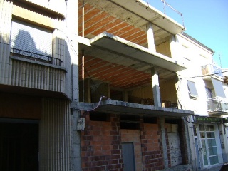 Edificio en construcción en Sallent , Barcelona