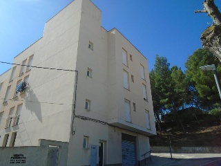 Edificio de viviendas y plazas de garaje en Flix , Tarragona