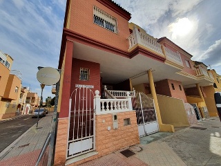 Vivienda unifamiliar adosada en C/ Javier de Burgos - Almería -