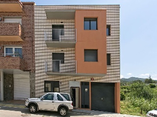 Promocion de viviendas con plaza de garaje y trastero en C/ Roger de Lluria, Sant Vicenç de Castellet (Barcelona)  