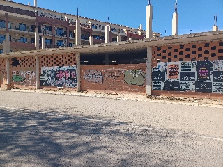 Edificio en construcción detenida en C/ Pigmalion