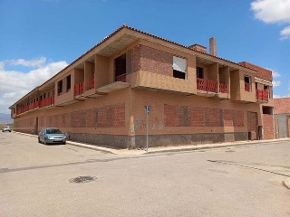 Plazas de garaje en edificio en construcción detenida en C/ República de Paraguay