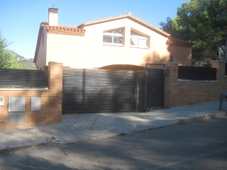 Chalet independiente en C/ de Manuel Ibáñez - Corberá de Llobregat -