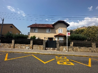 Casa independiente en Av Tres - Santa Perpètua de Mogoda -