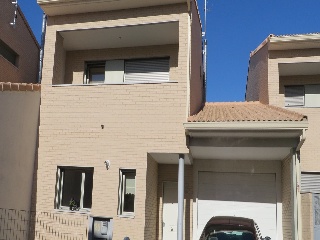 Chalet adosado en C/ Loma Blanca, Zuera (Zaragoza)