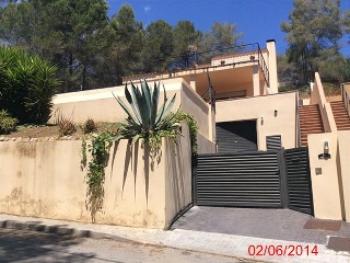 Casa aislada en C/ Vía Láctea, Olivella (Barcelona)