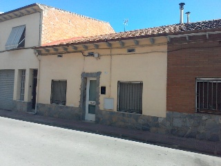 Casa con local en C/ Mare de Deu del Perpetu, Sant Fost de Campsentelles (Barcelona)