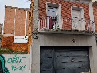 Casa adodada en C/ Larra - Sabadell - Barcelona