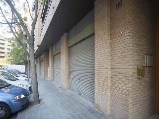 Locales comerciales en C/ Manuel Gaya i Tomás - Lleida -