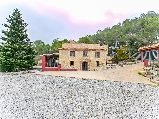 chalet independiente situado en Torre de Claramunt