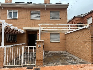 Vivienda unifamiliar adosada en Camarena - Toledo -