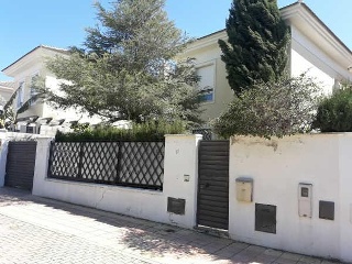 Casa adosada en Urb Los Robles - Espartinas - Sevilla