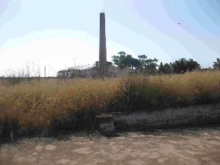 Terreno con edificación en La Llosa