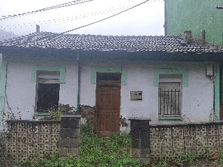 Casa en C/ Fray Enrique Alvarez, Moreda de Aller (Asturias)