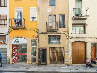 Casa adosada en C/ Avenir, Valls (Tarragona)